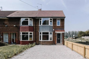 SUPER 5 Bedroom House Sleeps 11!